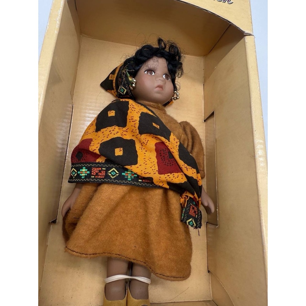 Petite Porcelains Dolls of The World Collection by Barbara Lee 2001 KADESHA - Picture 3 of 7